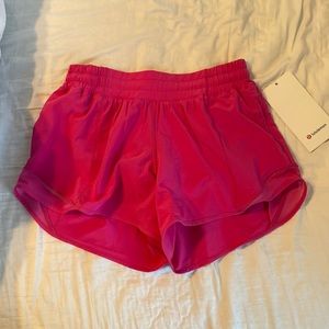 ✨BRAND NEW✨sonic pink 4 in Lululemon shorts
